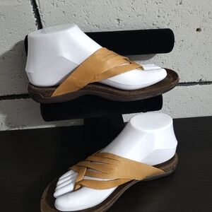 Merrell Women's Tan Leather Slide Sandals